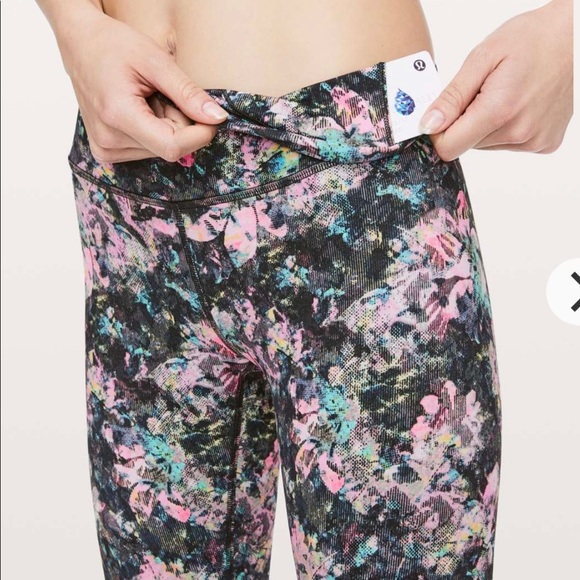 Lululemon Wunder Under Crop 21” 8 - Picture 2 of 8